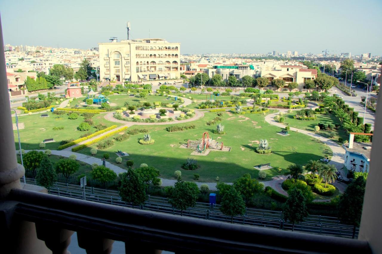 Executive 3 Bedrooms Apartment In Bahria Town ラーワルピンディー エクステリア 写真